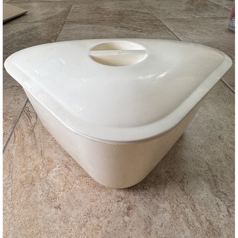 Tupperware Triangle Corner Container w/ Lid Compost 282-2 White Made In Belgium